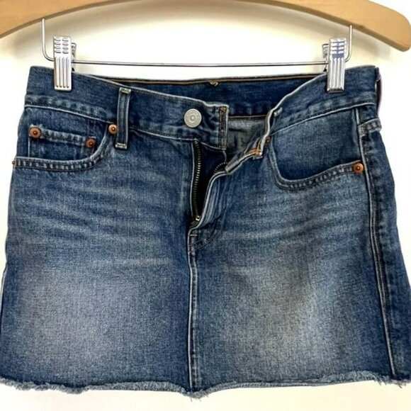 LEVI'S DENIM MINI SKIRT WITH DISTRESSING & RAW HEM SIZE 24 - Picture 3 of 12